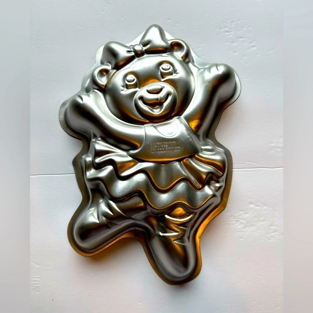 Wilton Ballerina Dancing Bear Cake Pan 2105-1028 Approx 11” x 15” x 2”